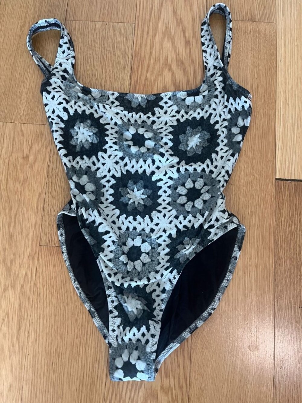 NWOT NORMA KAMALI Crochet Inspired One Piece w/ Crisscross Back Size Large